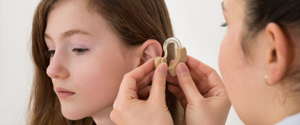 小型助听器